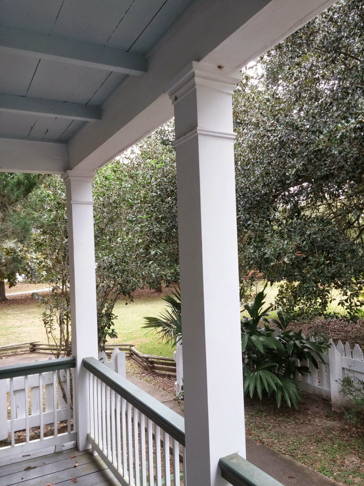 A porch stair and railing